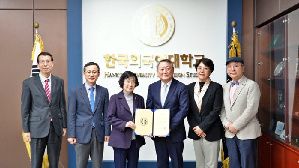 경제학부 김애실 명예교수, 장학금 기부 서명식 개최 대표이미지
